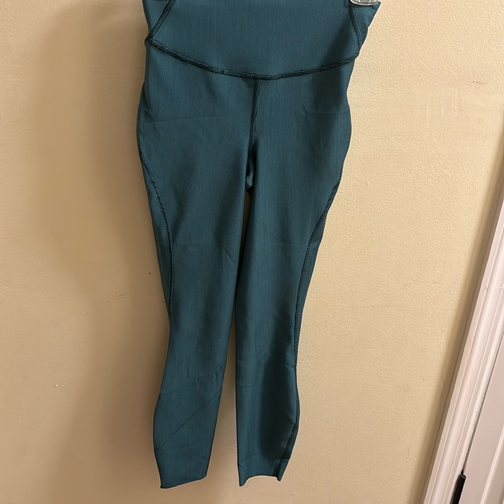 Lululemon size 4 green leggings